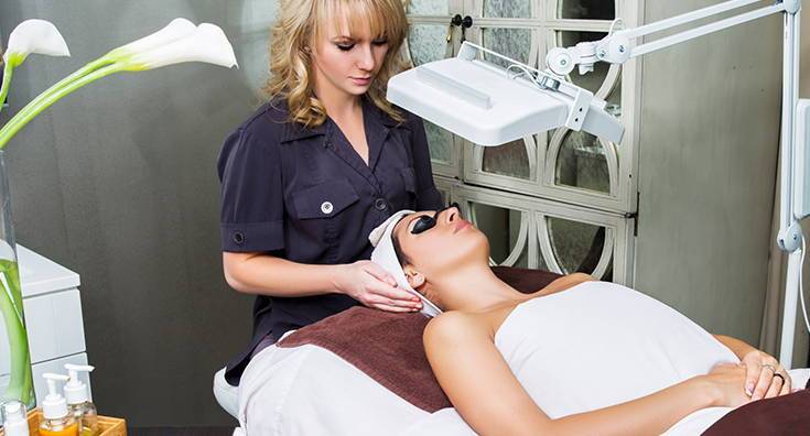 Why You Need to Offer LED Light Therapy in Your Spa